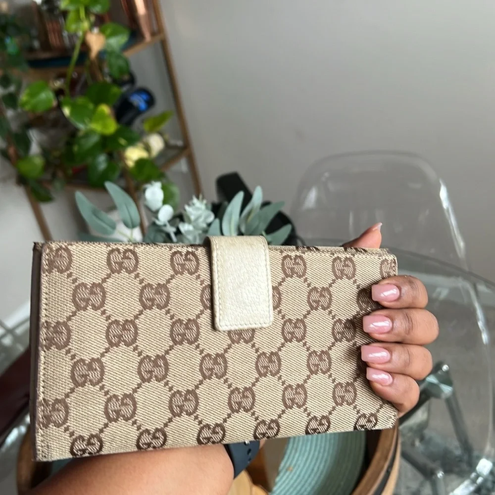 Authentic Gucci wallet